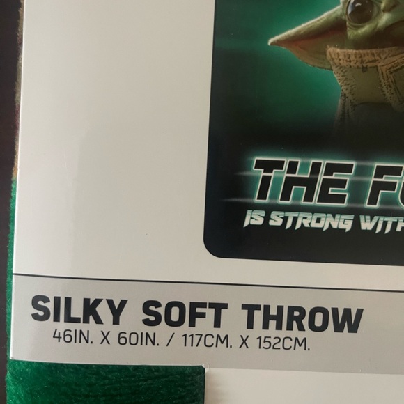 New With Tags, Star Wars The Mandalorian Soft Throw 46” X 60” - Picture 3 of 5